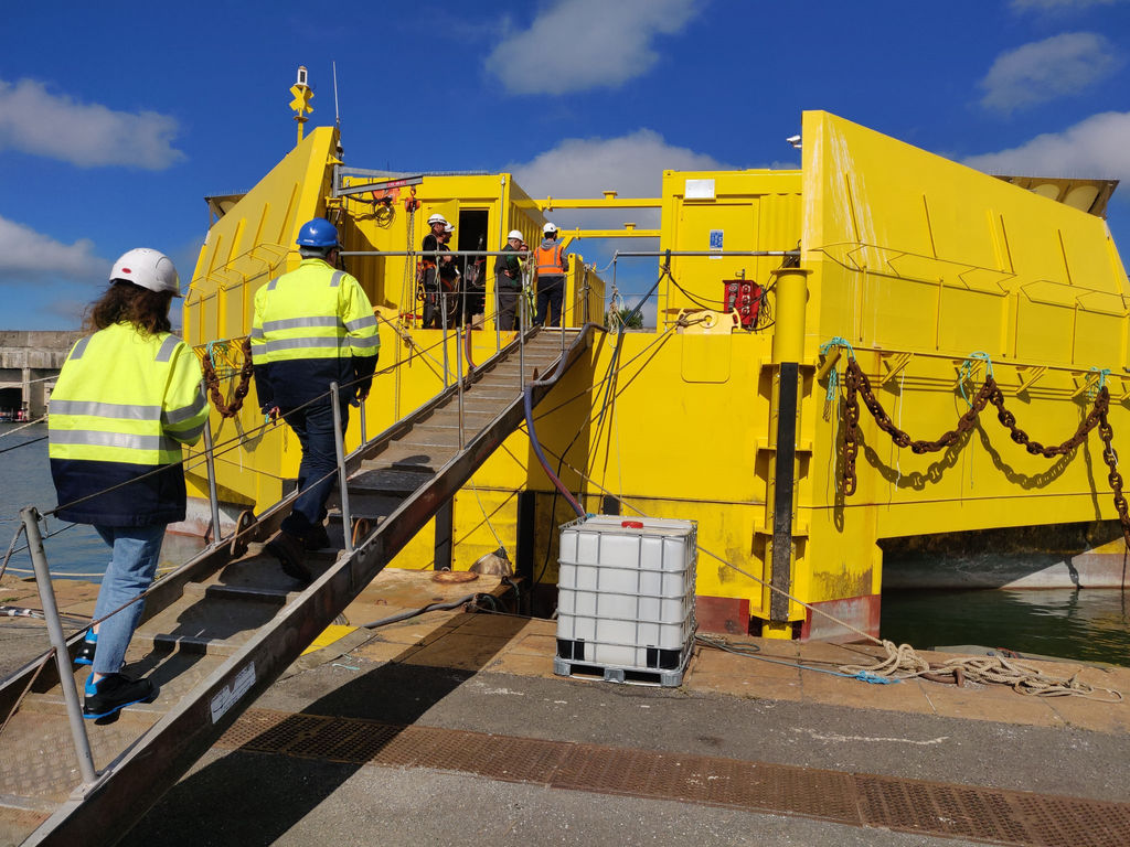 Lhyfe-installs-green-hydrogen-production-solution-on-Geps-Technos-floating-platform.jpeg